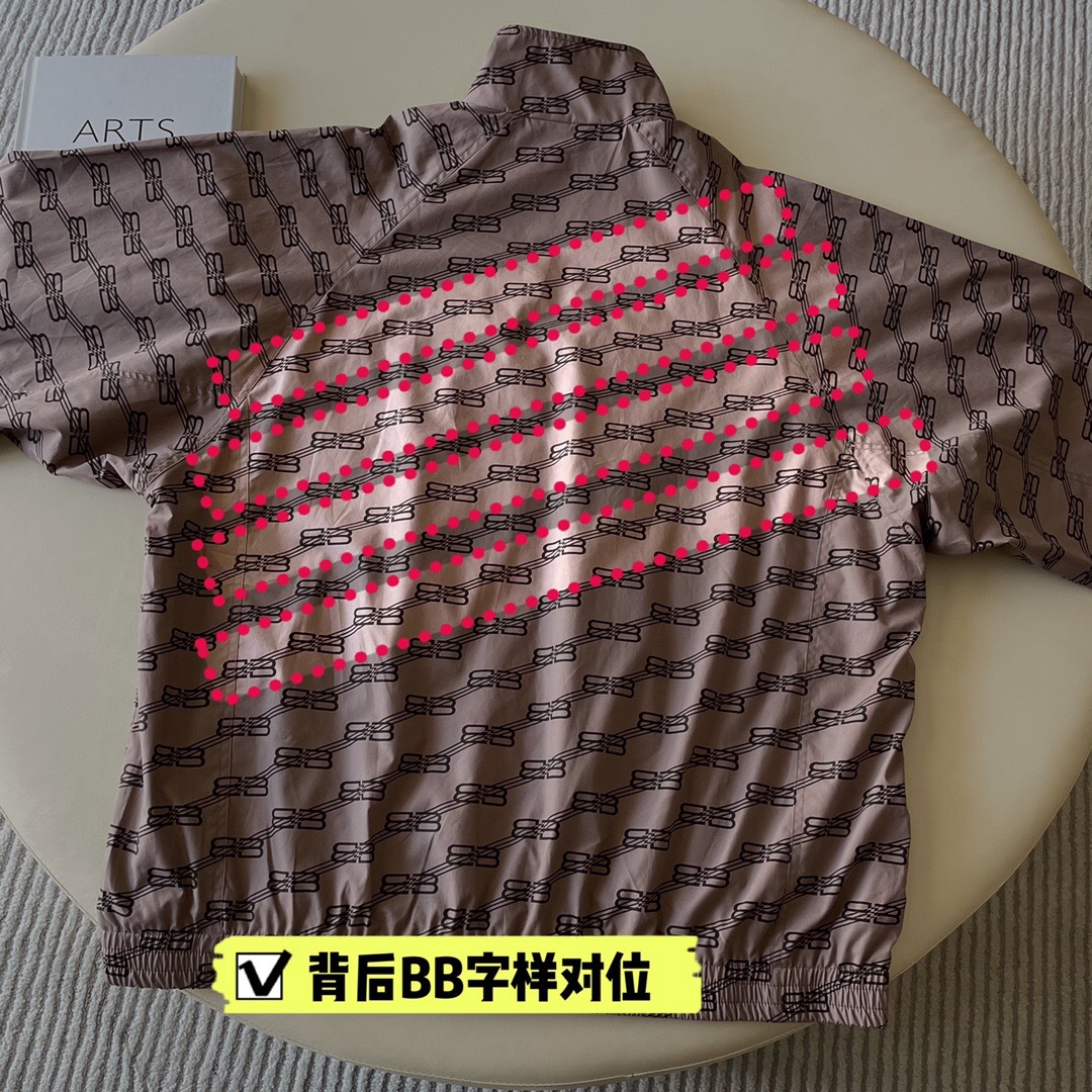 P639 BB满身logo风衣 · image 9