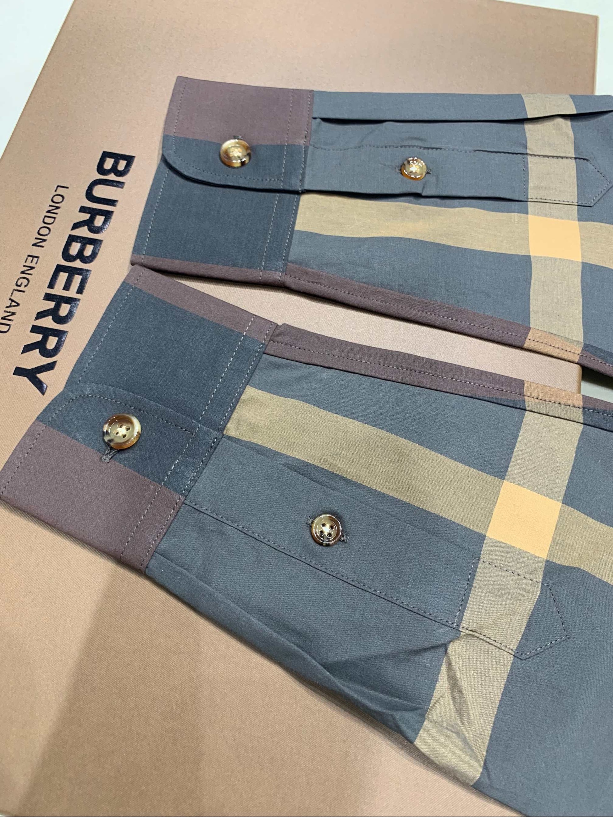 P389 BR渐变格子衬衫咖色 · image 6