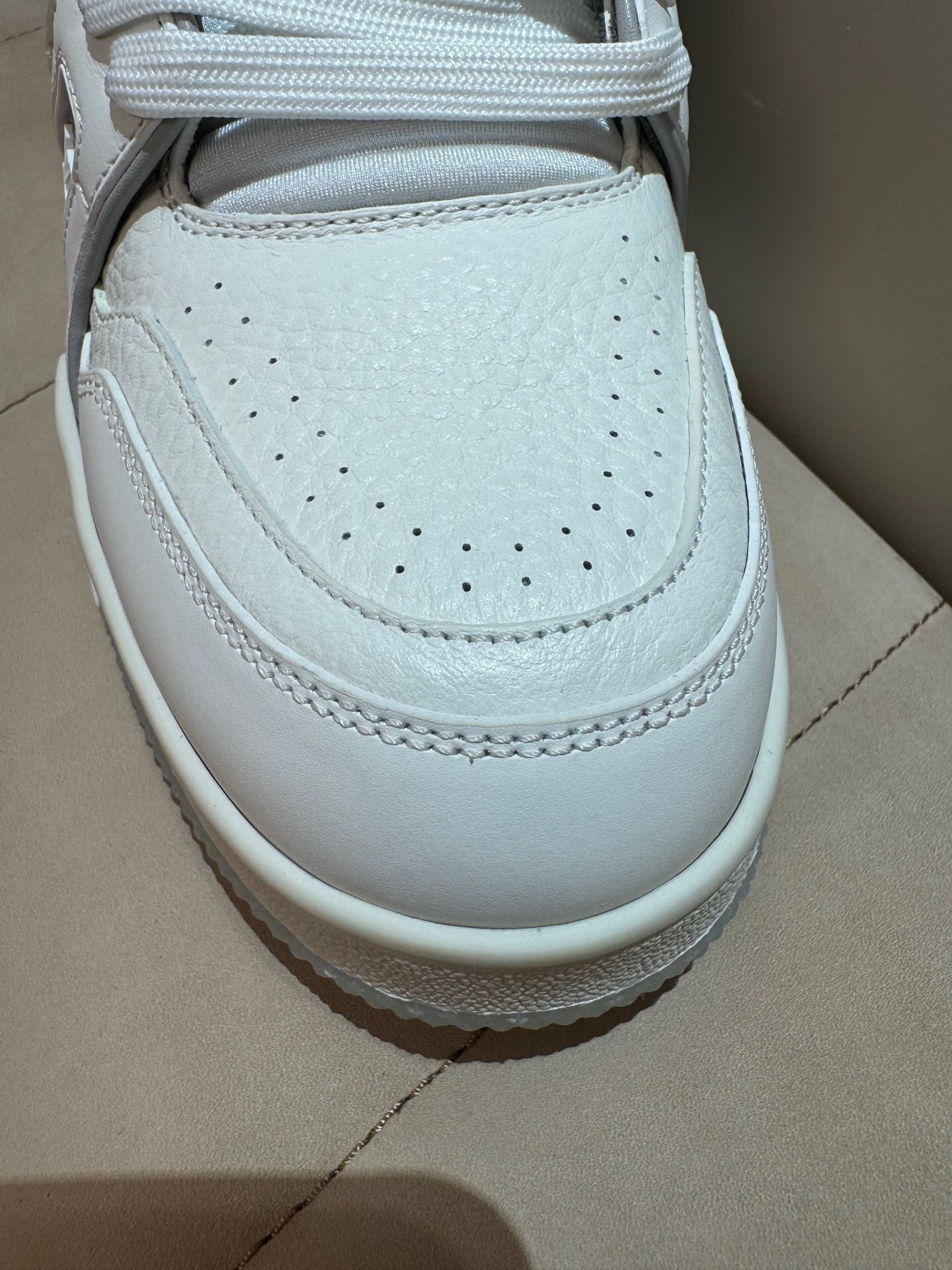 P699 Trainer经典运动鞋 白色 · image 7