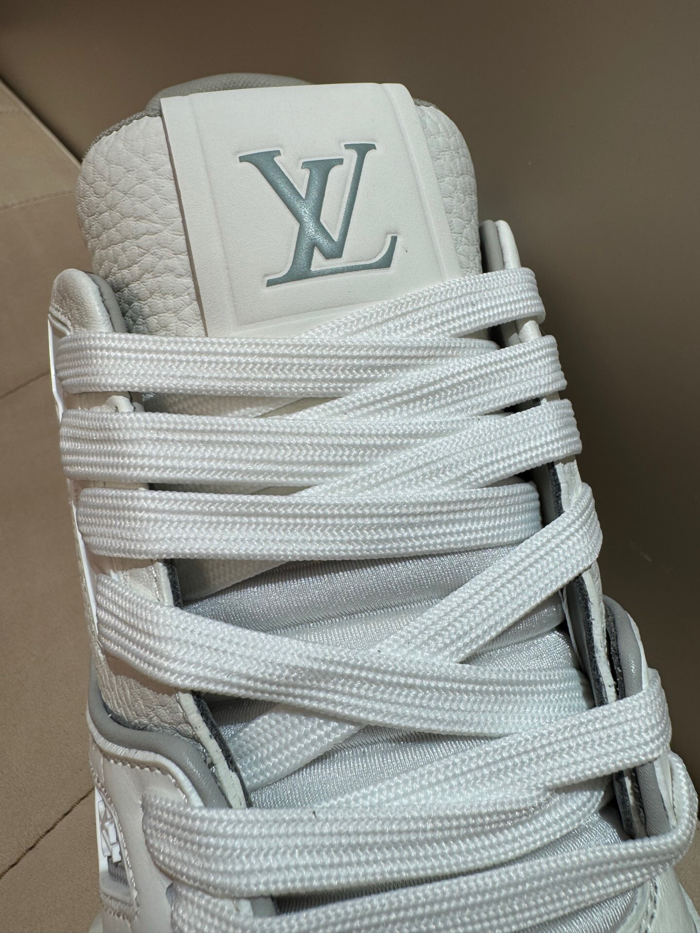 P699 Trainer经典运动鞋 白色 · image 8