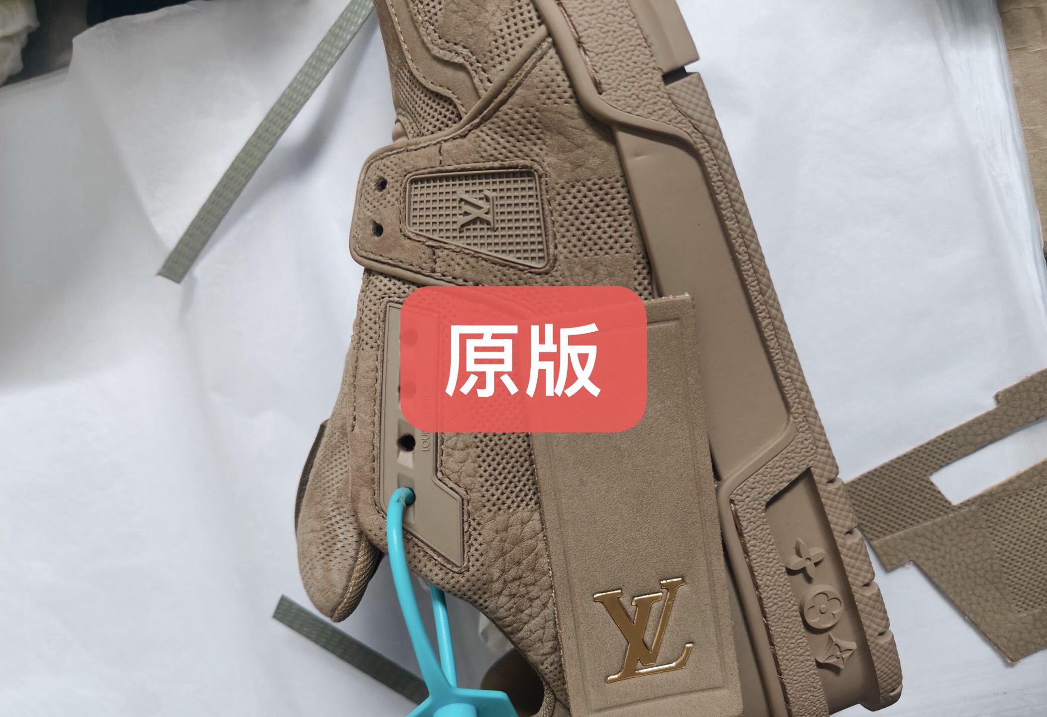 P699 经典运动鞋 卡其色 · image 19