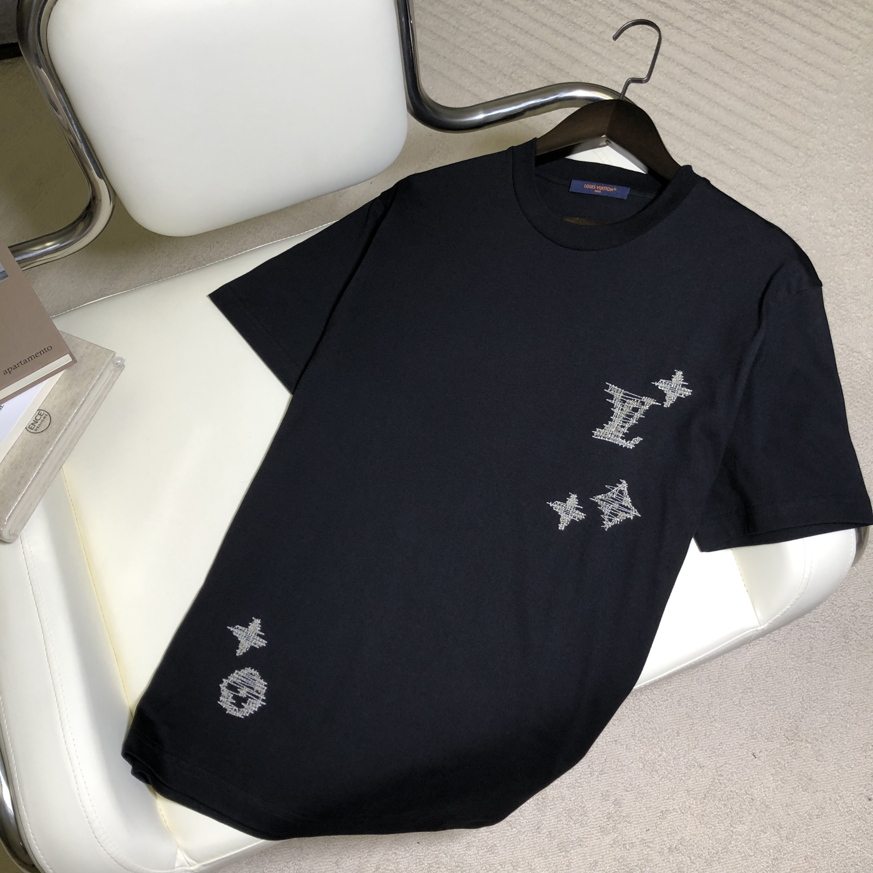 P229 三花线条刺绣T恤黑色 · image 5