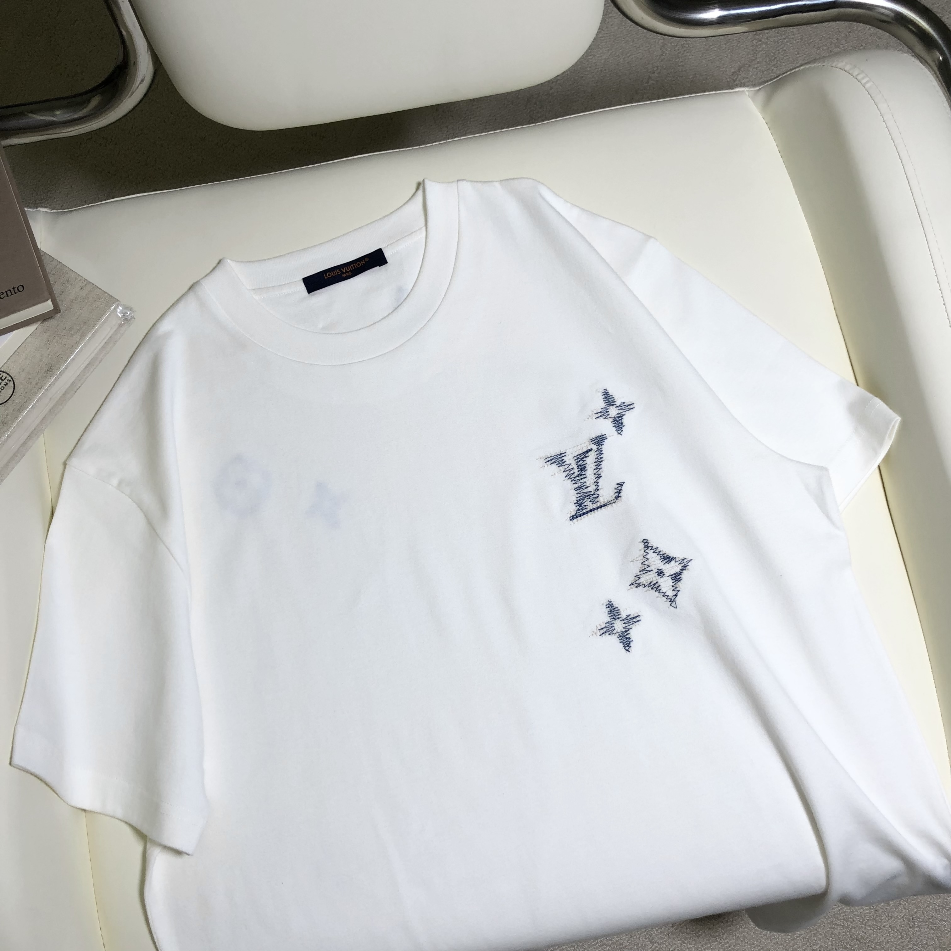 P229 三花线条刺绣T恤白色 · image 10