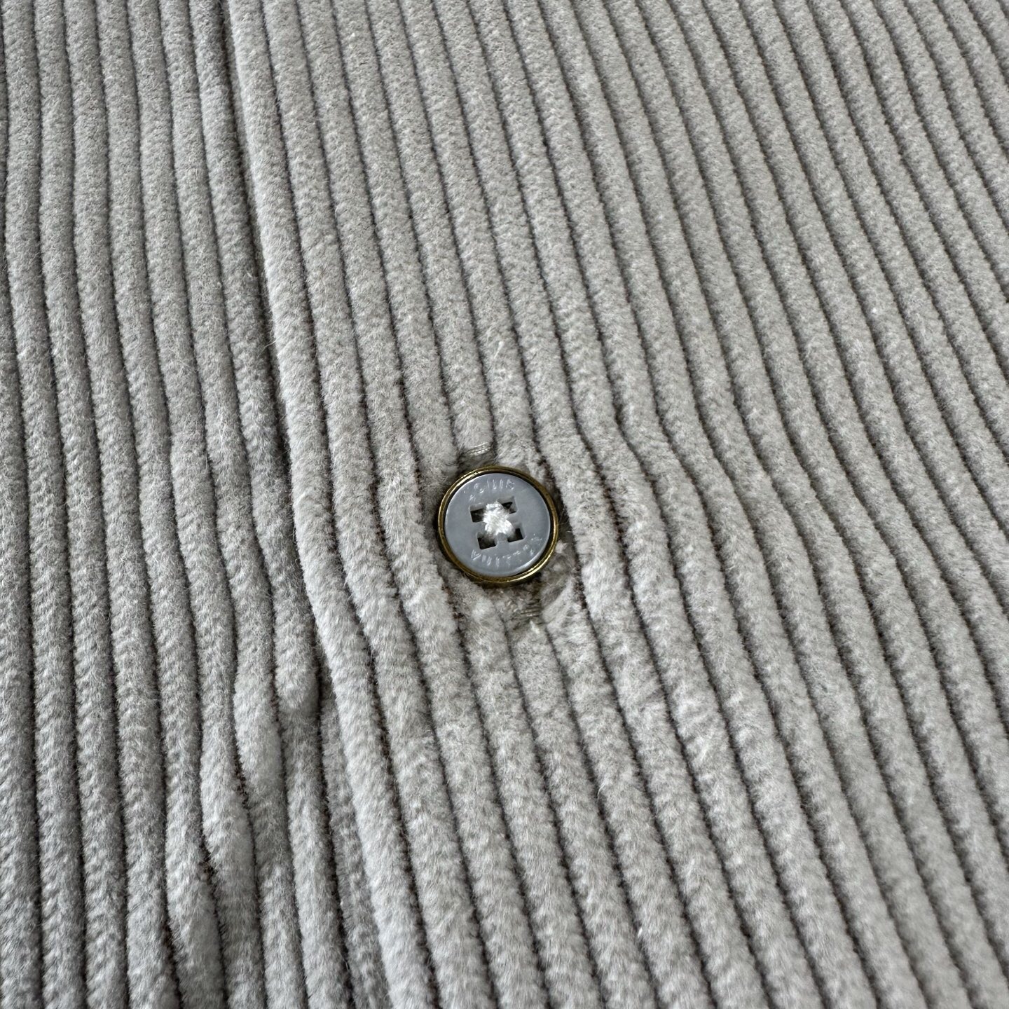 P529 Hot pressed loose fitting shirt · image 10