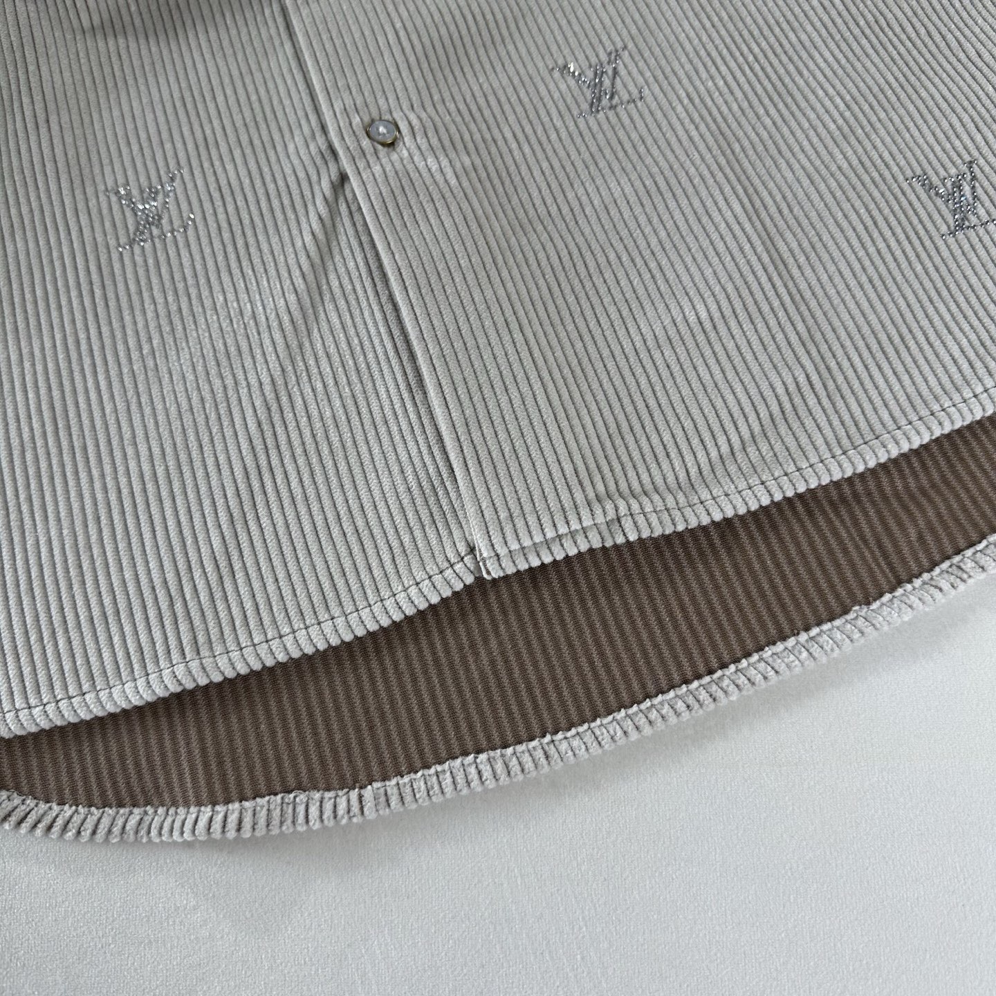 P529 Hot pressed loose fitting shirt · image 8