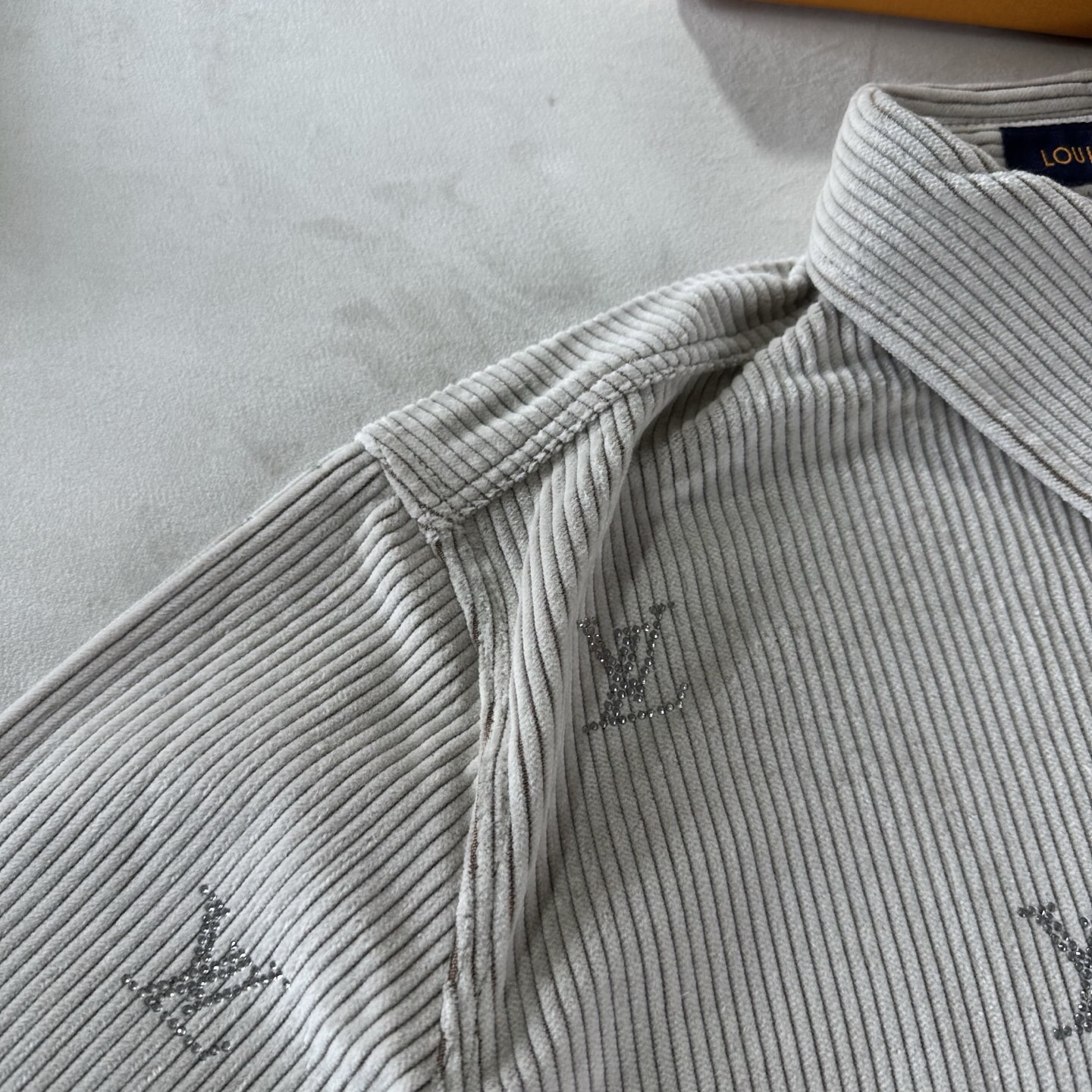 P529 Hot pressed loose fitting shirt · image 6